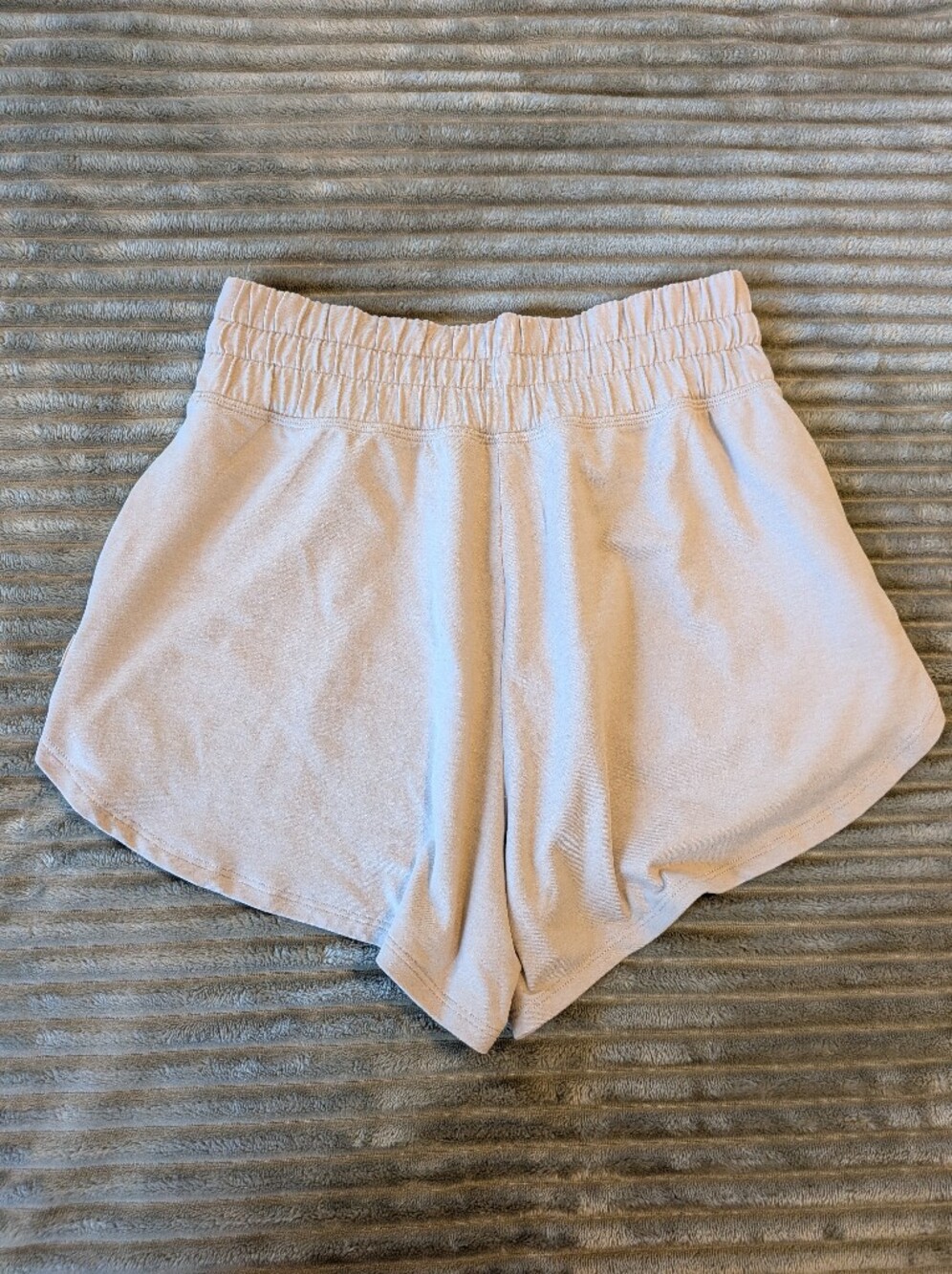 Vuori Halo Performance Shorts DreamKnit Tan Beige Women’s Small - Like New - Picture 7 of 11
